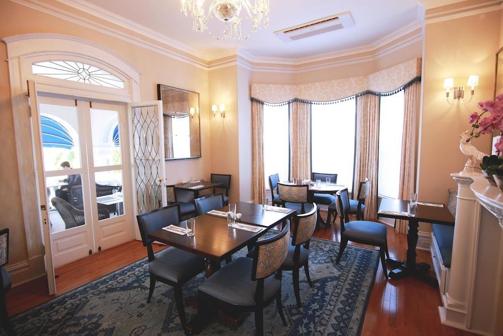 Rosedon Hotel Pembroke Bagian luar foto