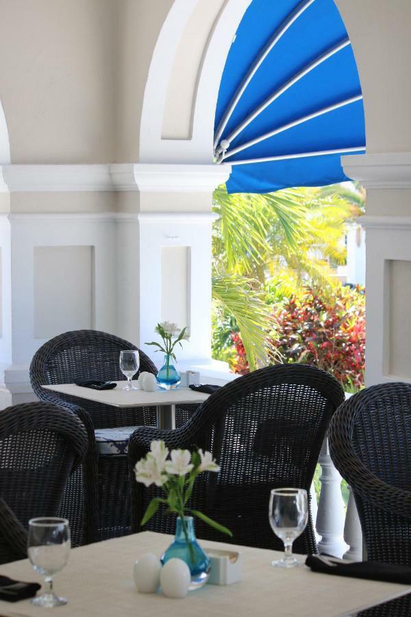 Rosedon Hotel Pembroke Bagian luar foto
